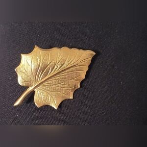 Vintage Gold-toned Leaf Brooch